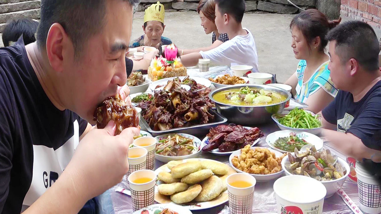 奶奶85岁生日,小厨花费500元,鸡鸭鱼肉配海鲜,吃过瘾