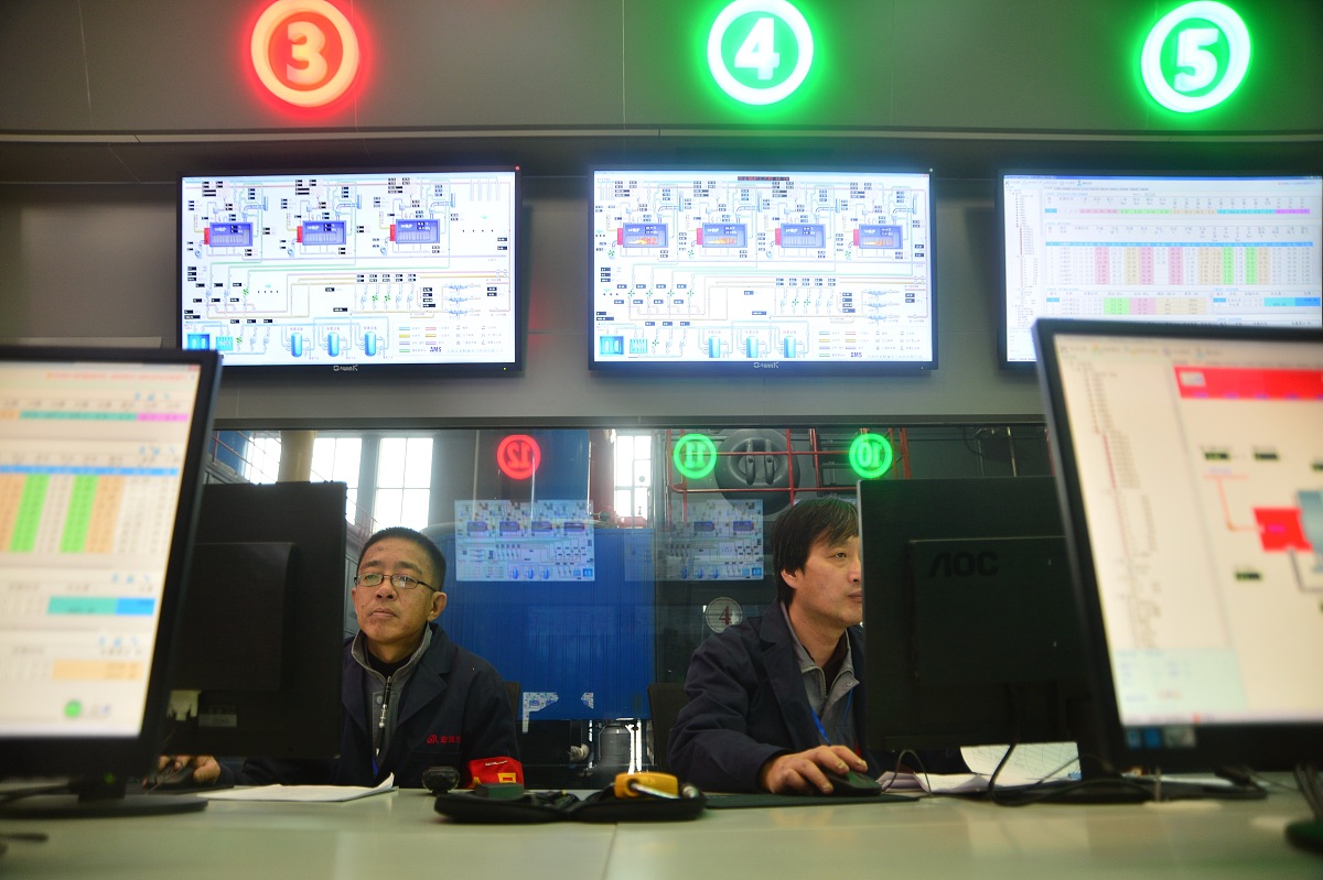 如何调节锅炉炉膛温度