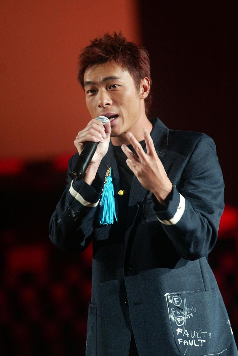 2003年11月8日,《歌舞星辉耀濠江》在澳门举行.许志安+++_+++,朱孝天,