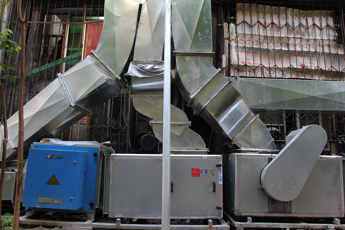 翻译
Storage vaults shall be constructed of non-flammable materials, and equipped with classified electricals and a properly rated ventilation fan level that exchanges vault air volume generally 3 times per hour.