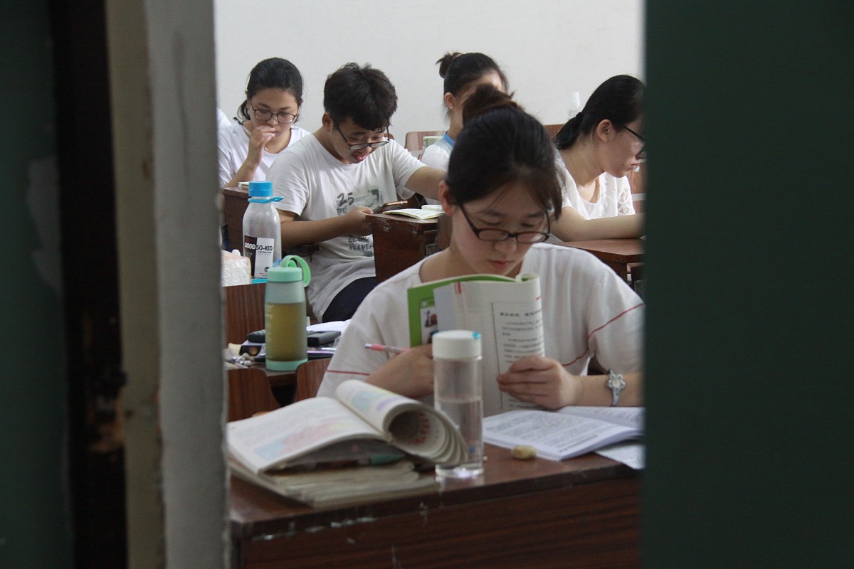 摄影学与航空摄影课玩手机检讨：反思行为，尊重课堂