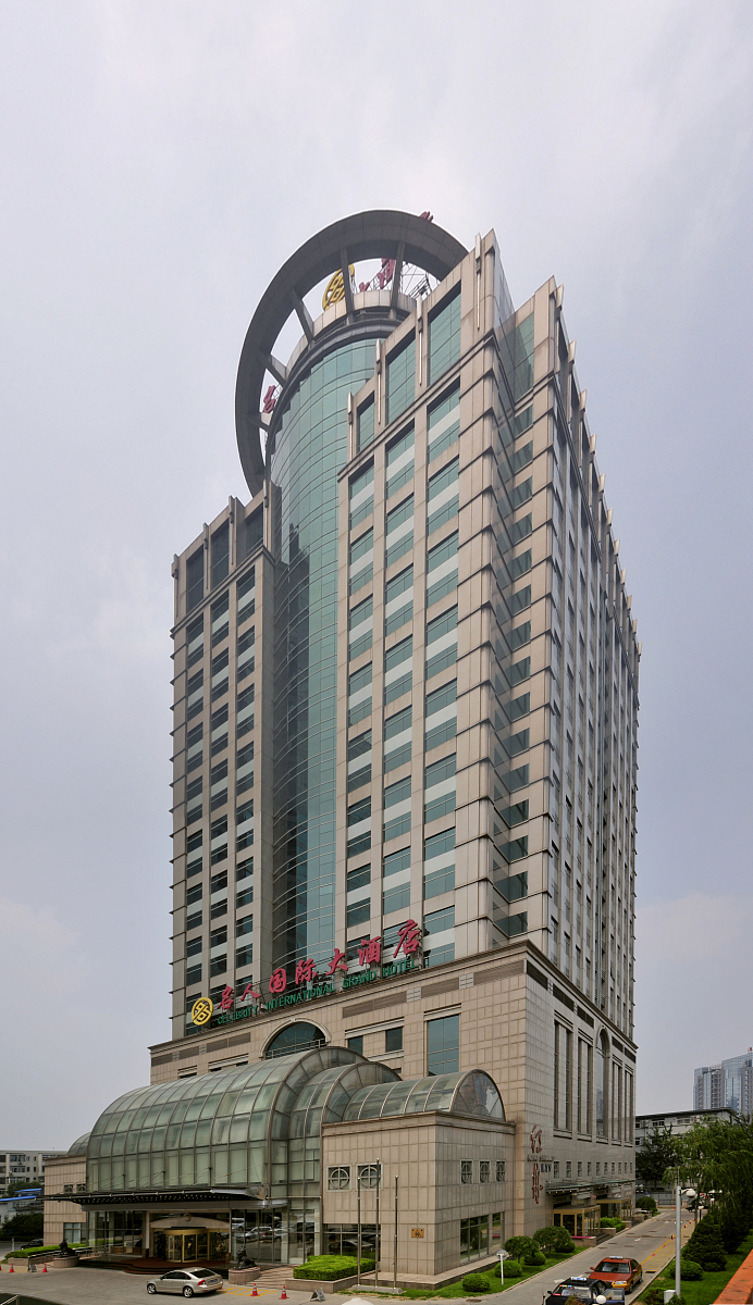 广州白云机场到维也纳酒店虎门万达广场店地铁怎么走帮我用210字详细描述