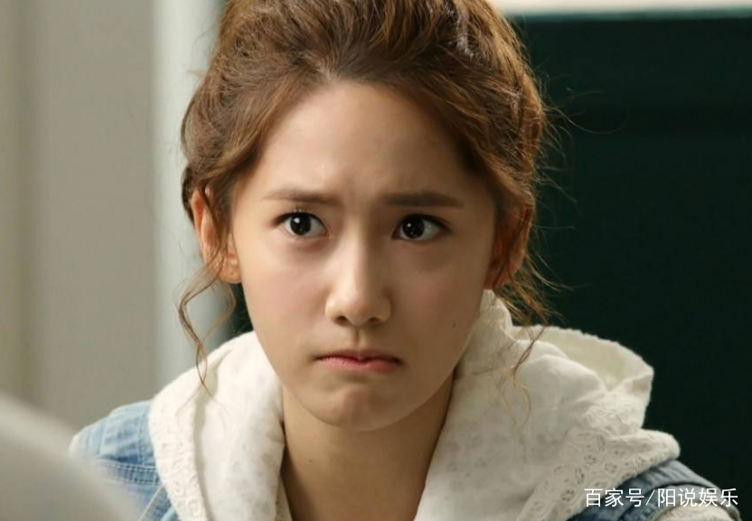 162林允儿和168宋茜同穿短裤,网友:O型腿和美