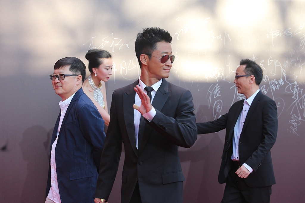 写一篇由吴京主演的《战狼》观后感