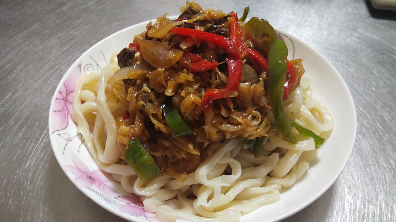 新疆特色美食酸菜拌面