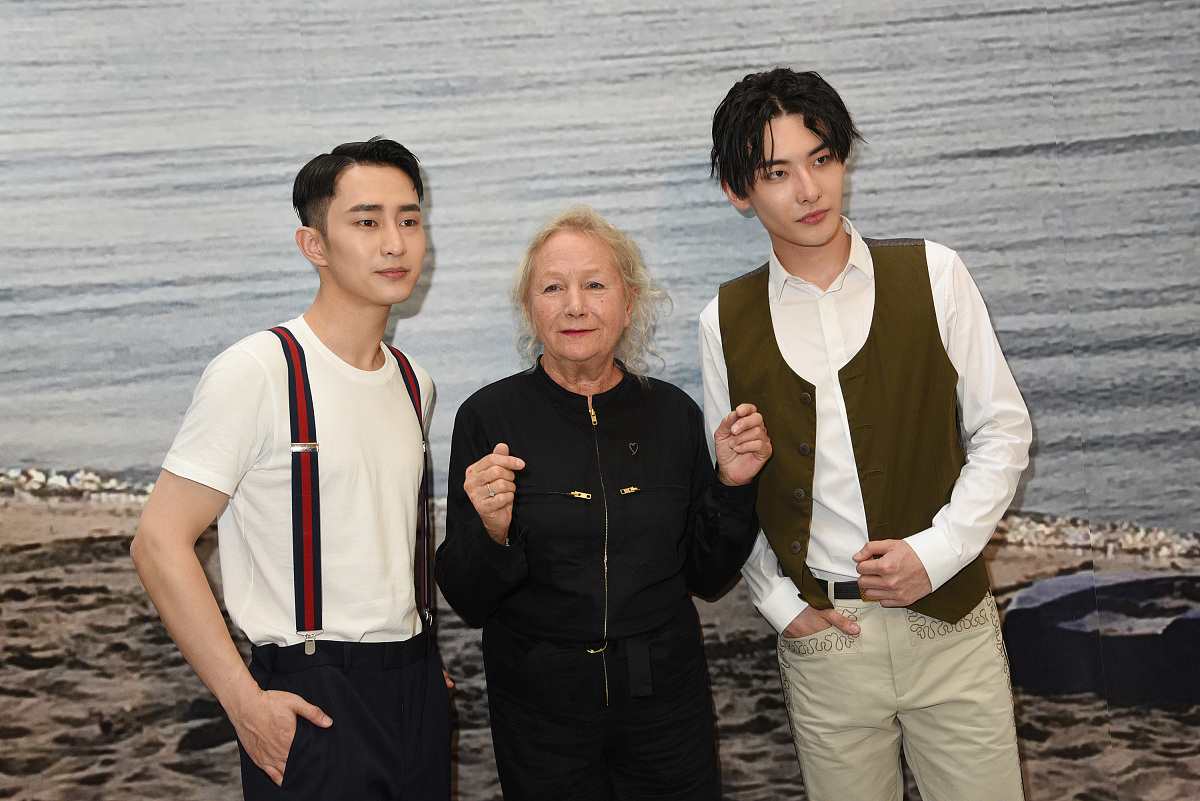 当地时间2017年6月25日,法国巴黎,2018春夏巴黎男装周:agnes b 明星观