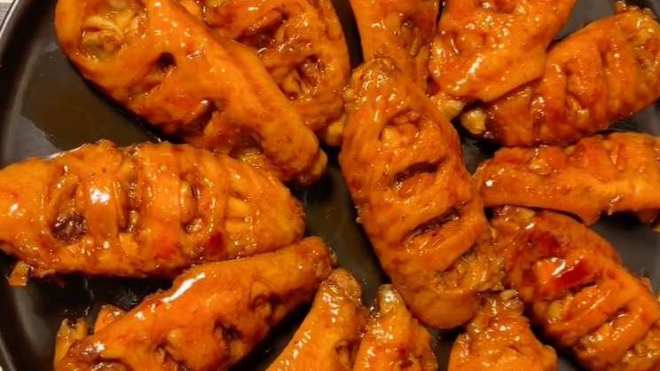 可爱厨娘教你可乐鸡翅的正确做法,滑嫩鲜香,味道超赞!
