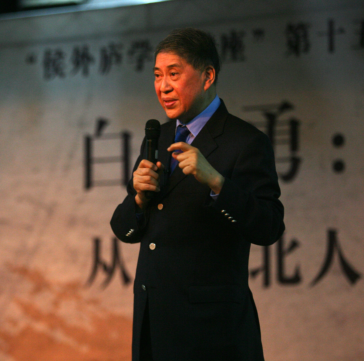 汉赋的特点：结构、抒情、夸张、形象与历史记载