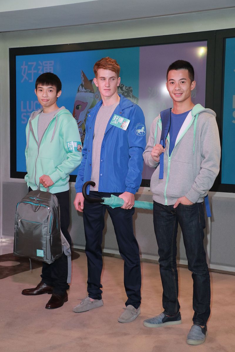 三年级日记：我和朋友在公园玩得真开心！