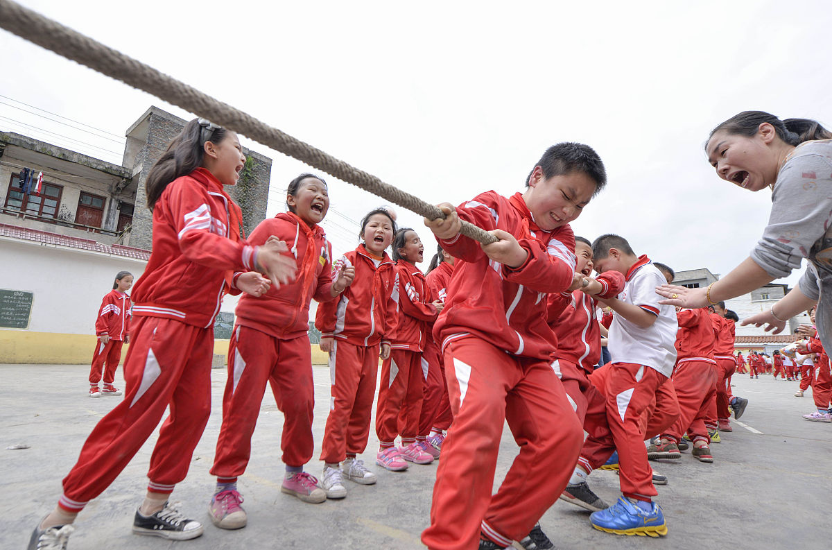 修改至100字该同学勤奋刻苦认真踏实能独立思考并发表独到深刻的见解。对待学习态度端正勇于向老师和同学虚心求教积极参与讨论。并且热爱集体遵守班级和宿舍纪律关爱同学。但该同学好胜心较强学习上还有提升空间心态有些急迫。希望该同学在更加平和的心态中追求进步继承优点改进不足为人生旅途创造更大的成就。