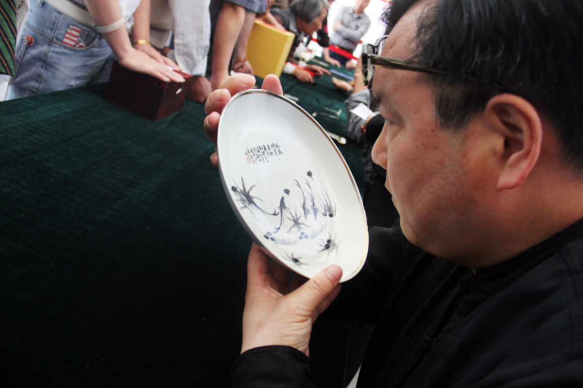 听泉鉴宝：AI鉴宝大师，免费公益直播间，带你领略文物之美