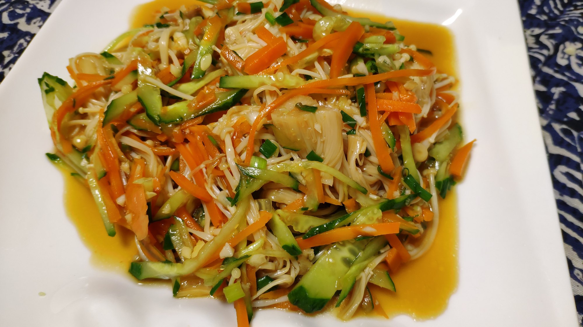 金针菇也能凉拌?厨师长教你做凉拌美食—凉拌金针菇,健康不油腻