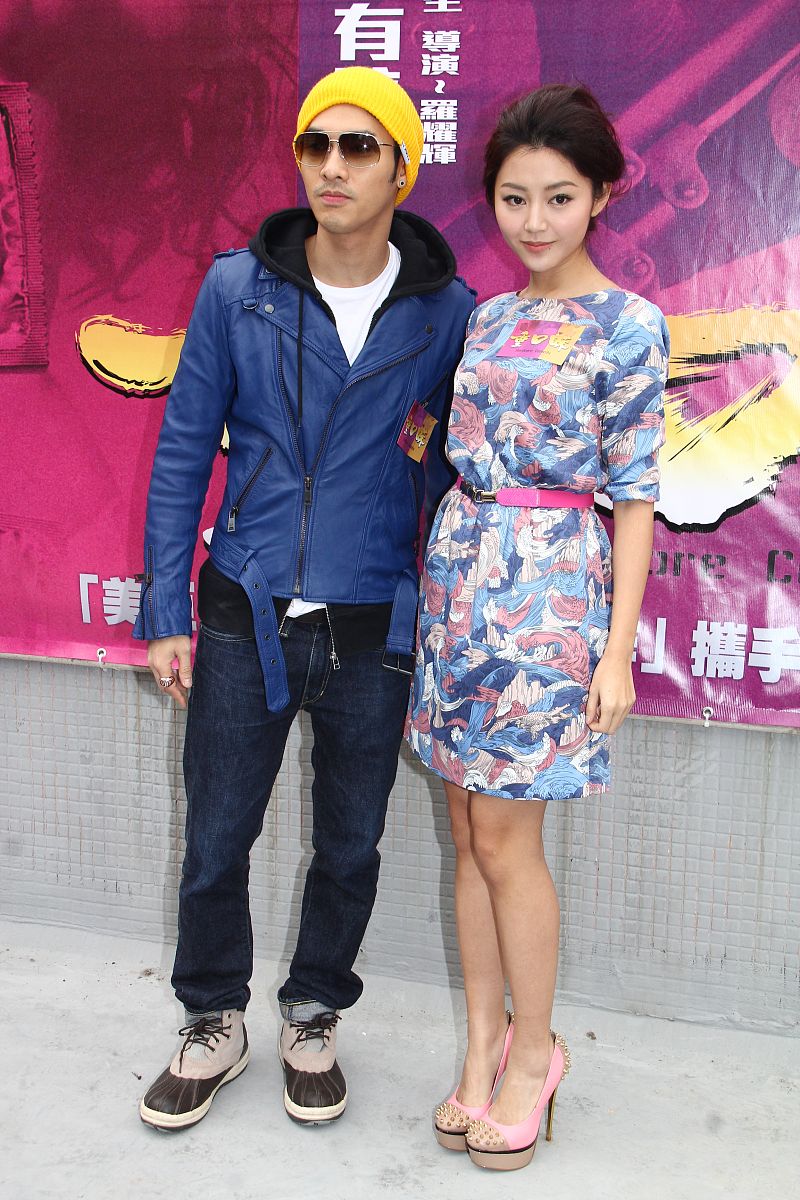 2013年1月23日,香港,明星为主演的电影《重口味》在大厦天台上举行开