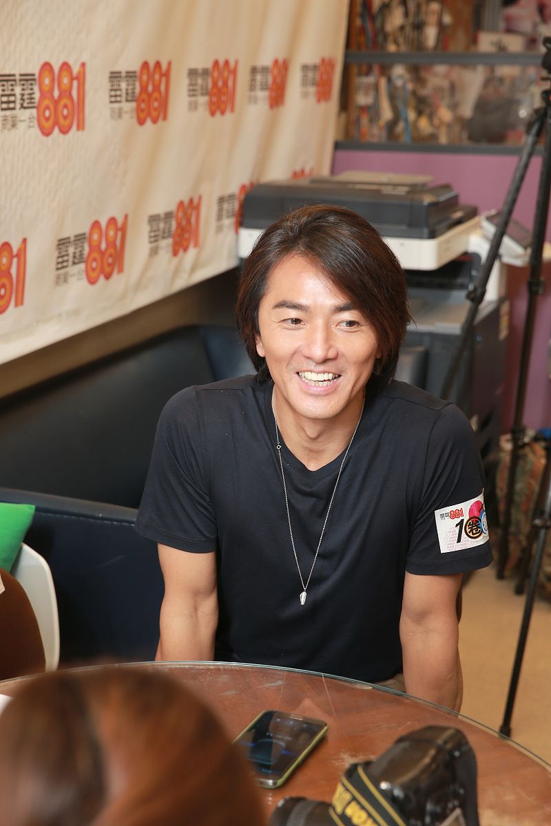2014年8月18日,香港,明星现身电台接受访问.郑伊健