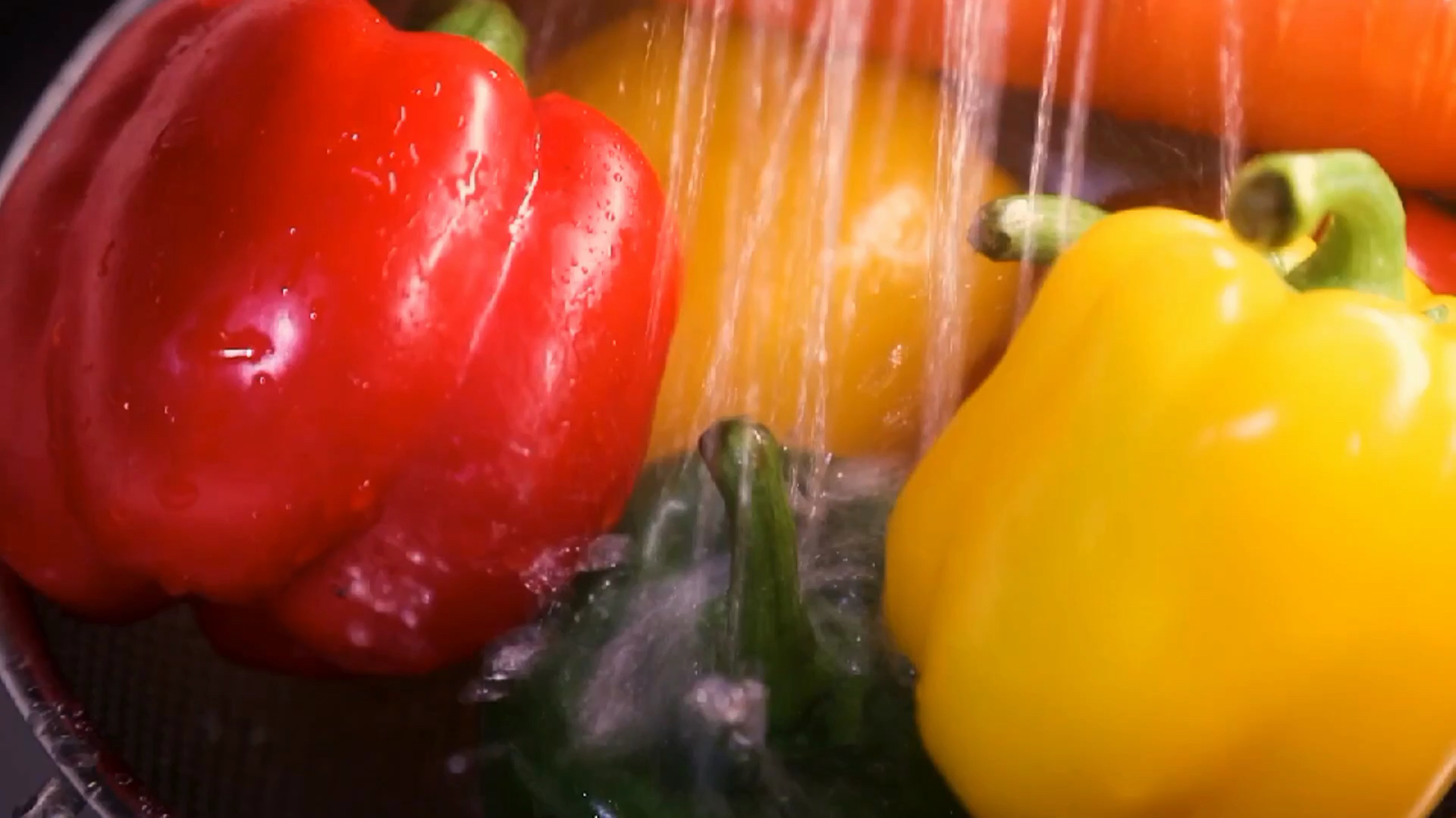 实拍美食达人秘制鸡翅全过程