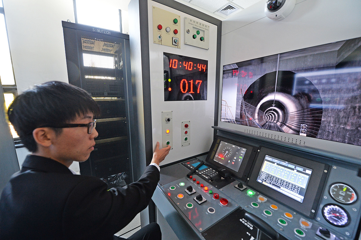 中国列车自动控制系统发展历史帮我用180字详细描述