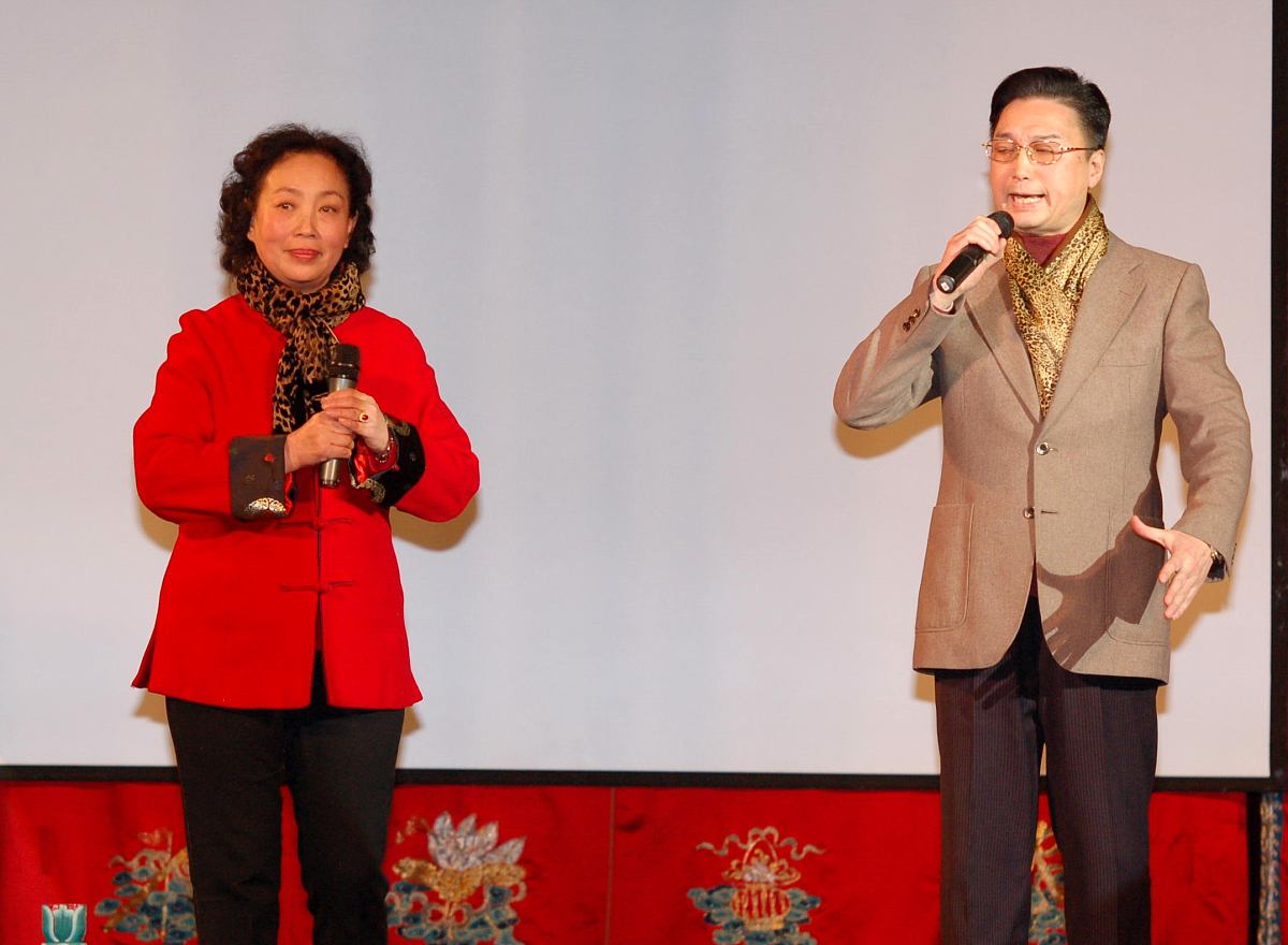 三句半2000字有趣活泼青春有创意学习生活篇成绩荣誉篇赞美学校篇感恩师长篇展望未来篇每个主题写四行把学校的一些文化写进去比如学校在八斗丘班主任老师叫刘增光一个老师是吕老师两个成绩优异的同学叫李灿王思博开头要有创意然后要有让观众记忆的点班级举办过很多活动差不多都是一等奖中考毕业那一天大部分押韵