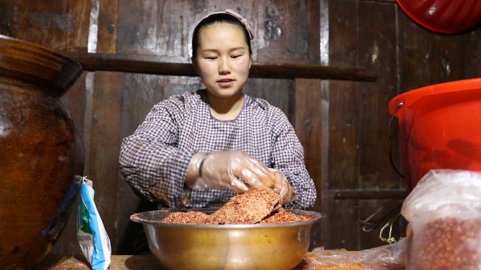 开胃又下饭的腌鱼是这样做出来的,腌了几坛子,放一年都不会变味