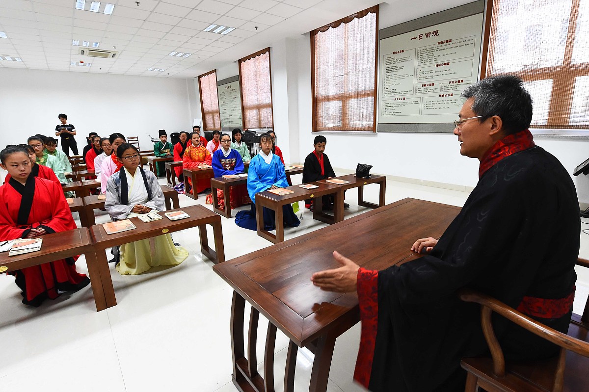 本学期德育工作总结：以养成教育为核心，培养全面发展的新人