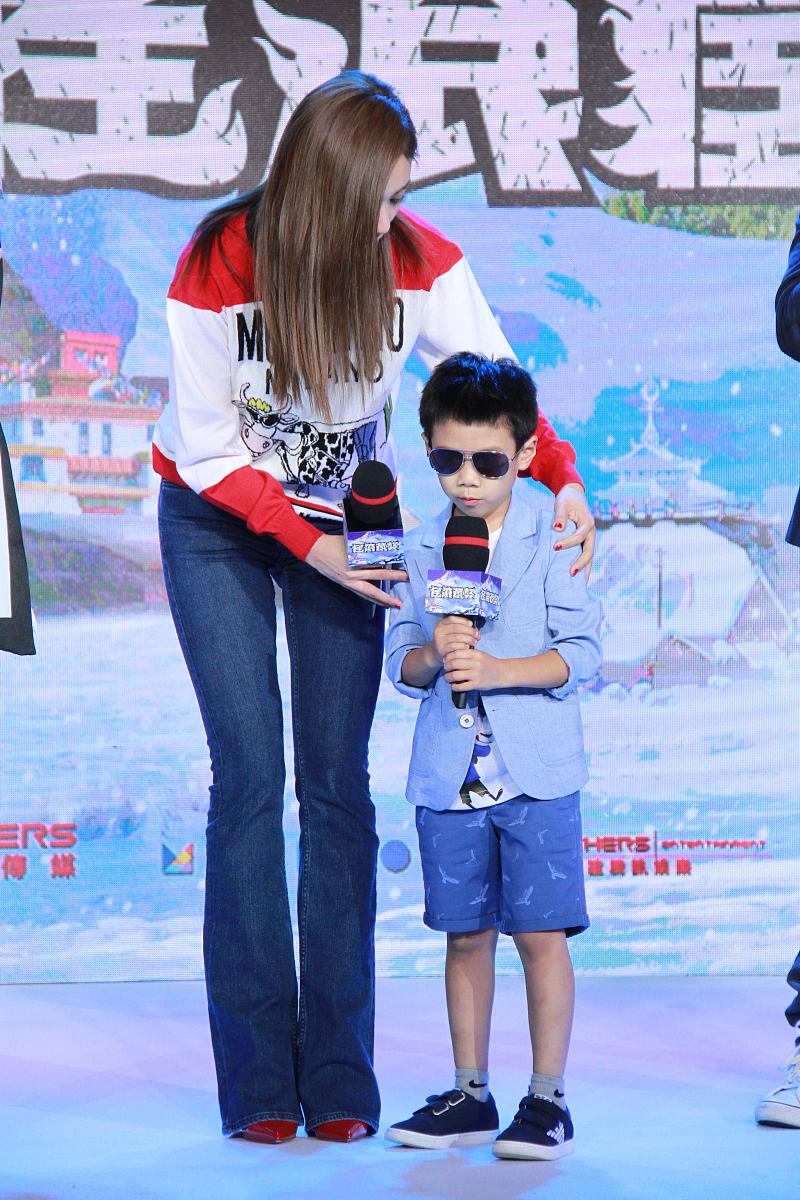 请帮我写一段关于《亚文化的视角的中国摇滚电影中的女性形象研究》的结尾