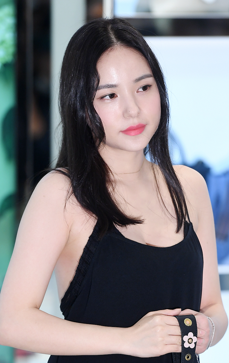 如何夸奖一个女生