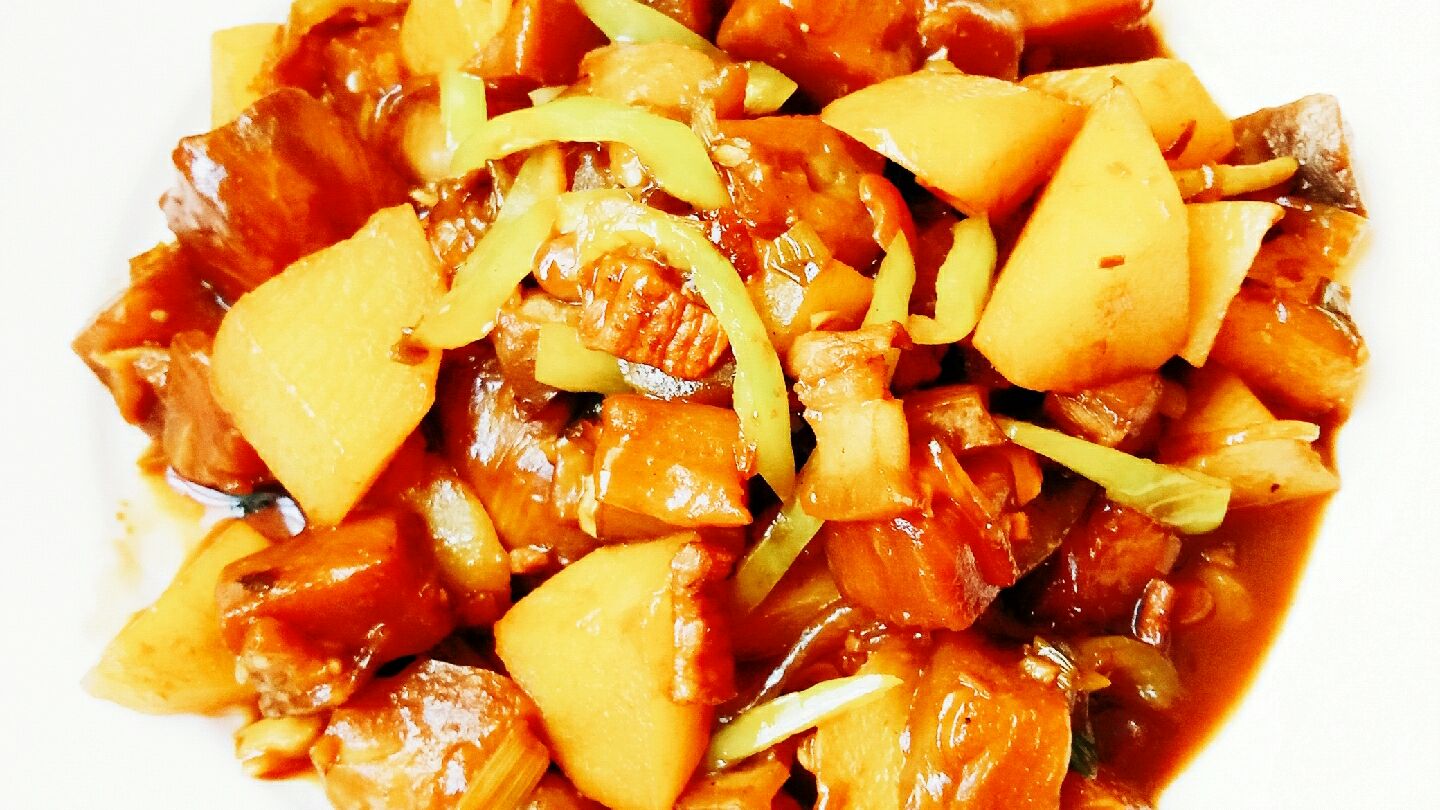 猪肉茄子炖土豆做法! 原来掌握这步土豆软糯 汤汁浓郁 拌米饭真香