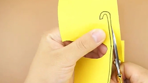 可爱的卡通儿童创意剪纸教程:教大家剪一个萌到不行的小猫钓鱼!