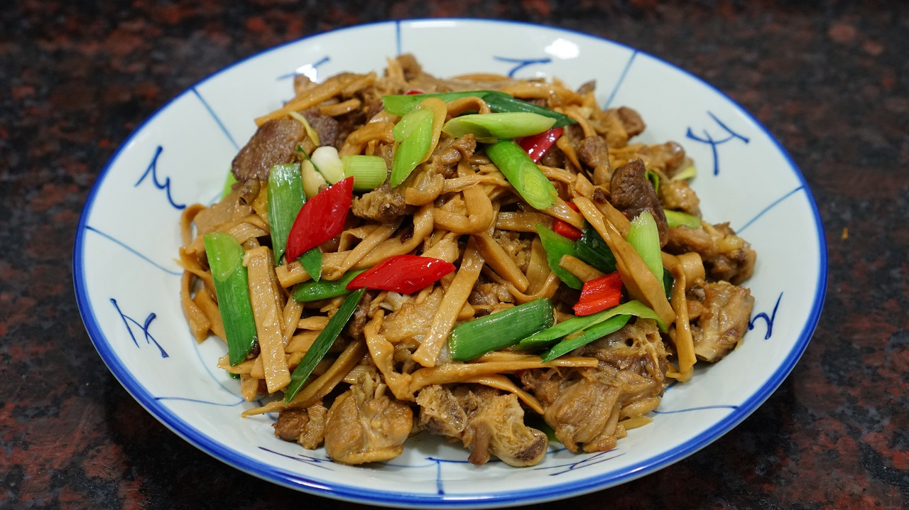 笋干焖鸭肉,潮汕农村人的下饭菜,太美味了