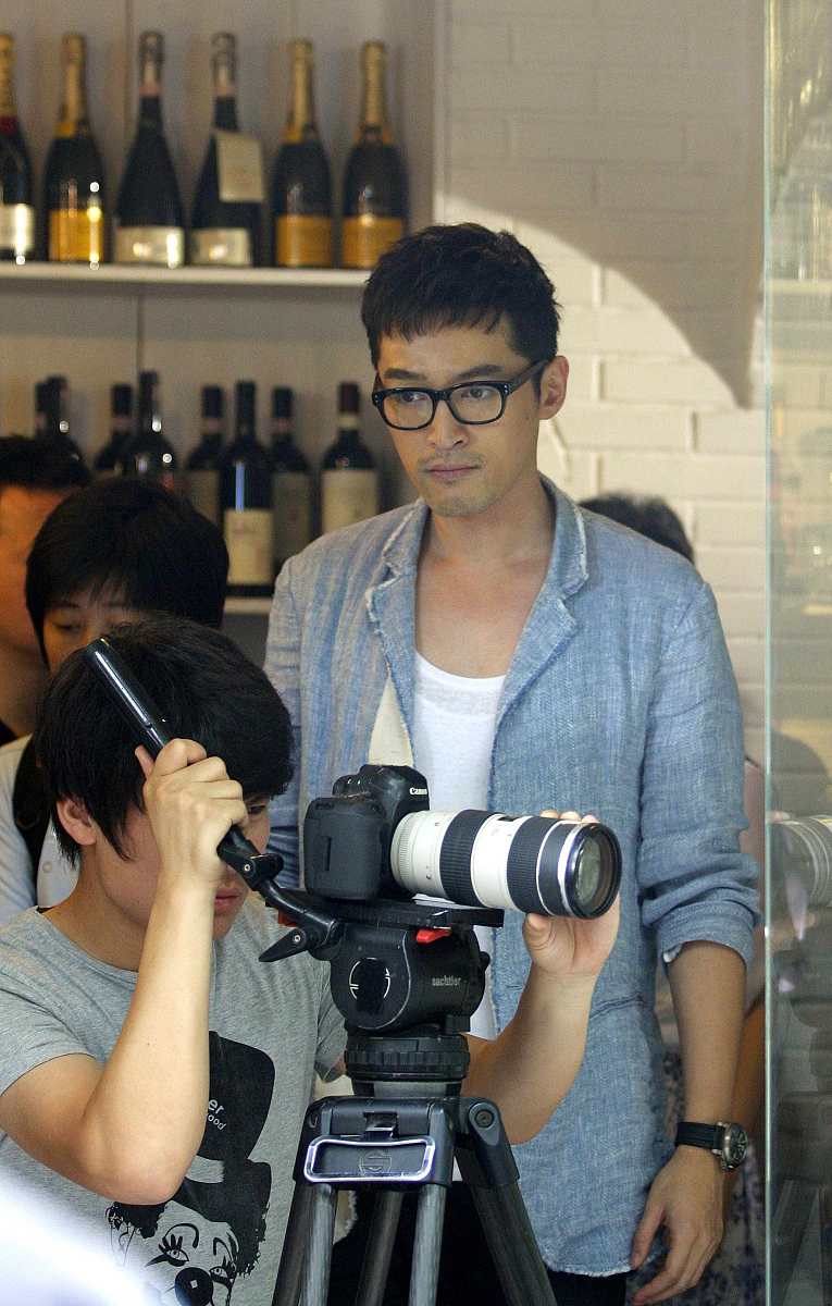 2012年6月5日,上海,电视电影《说好我们的店》的现场探班.***_***+++_