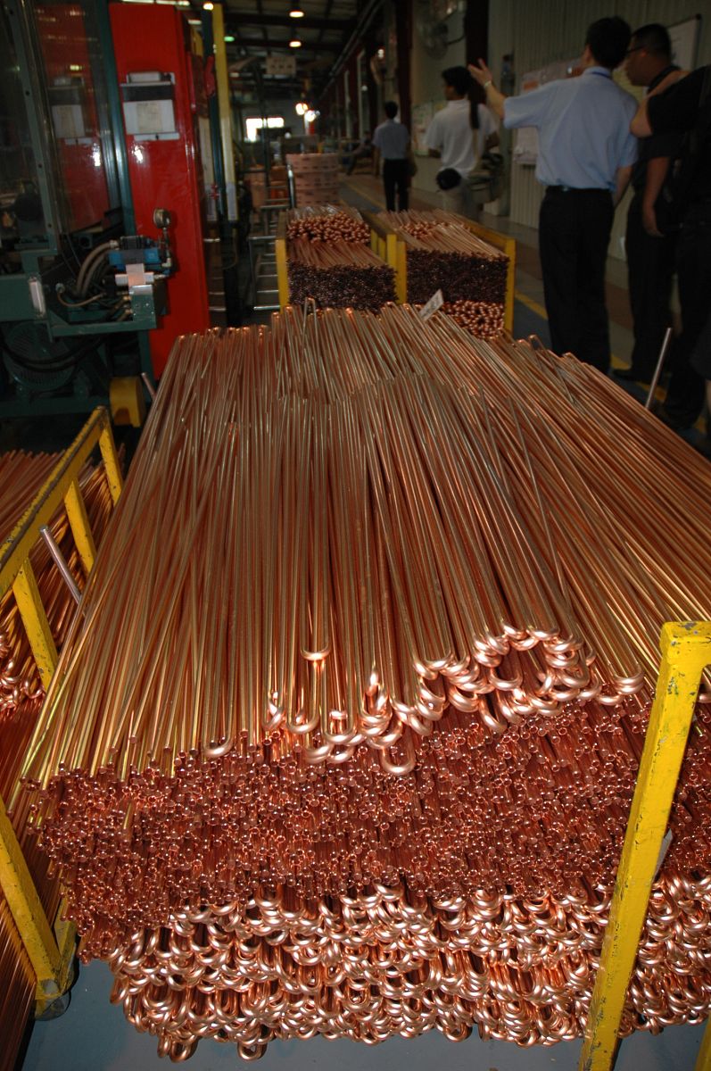 定义变量：黄铜价