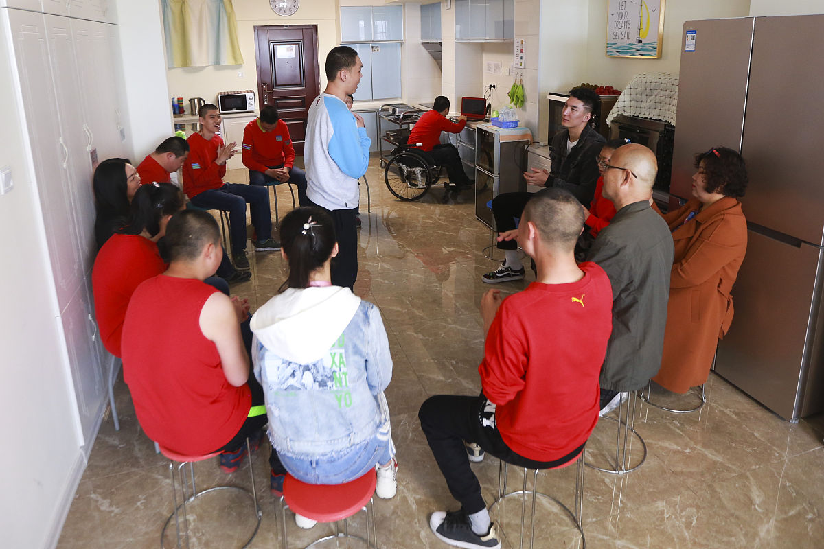 大学生儿童福利院志愿者社会实践报告：亲身感悟与成长