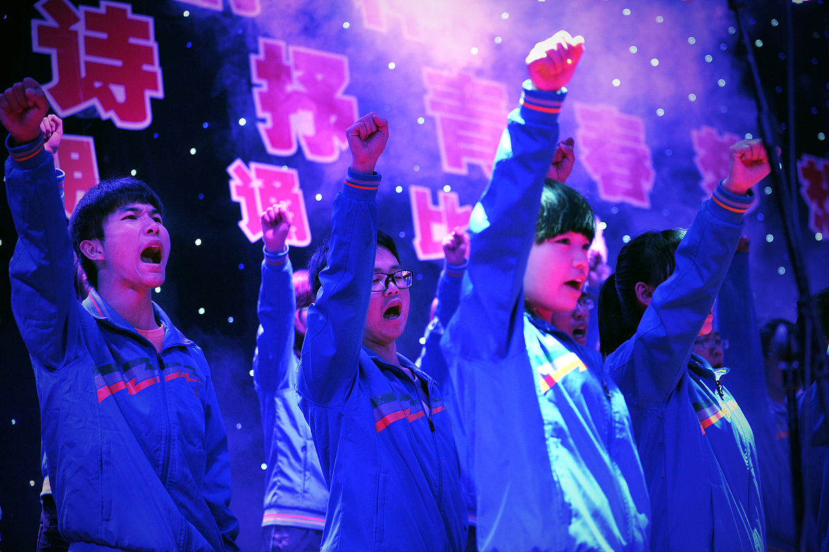 以‘圆’为灵感，多角度联想创作的诗歌：轮回之舞