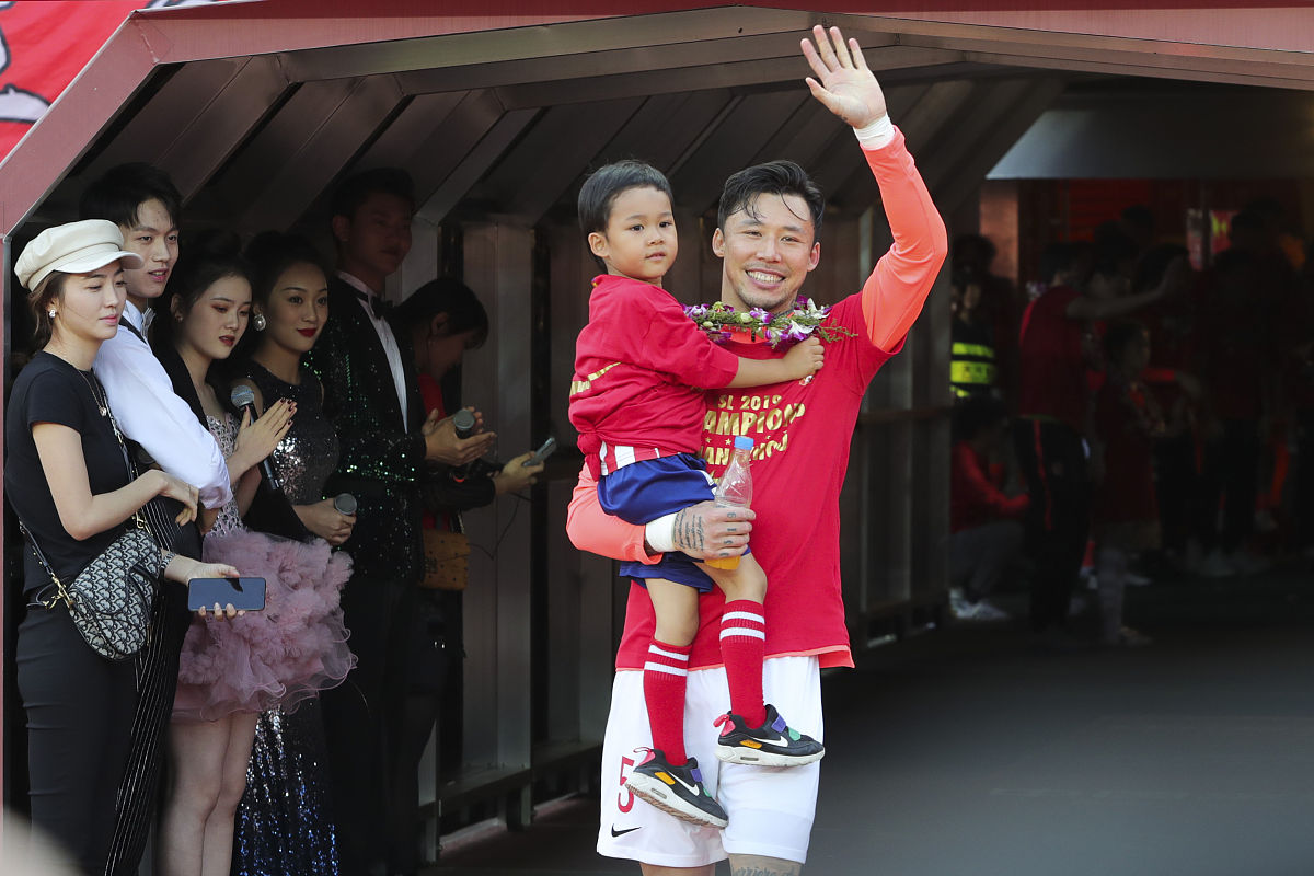 2019年12月1日,广东广州,2019中超第30轮,恒大淘宝3-0申花,赛后恒大众