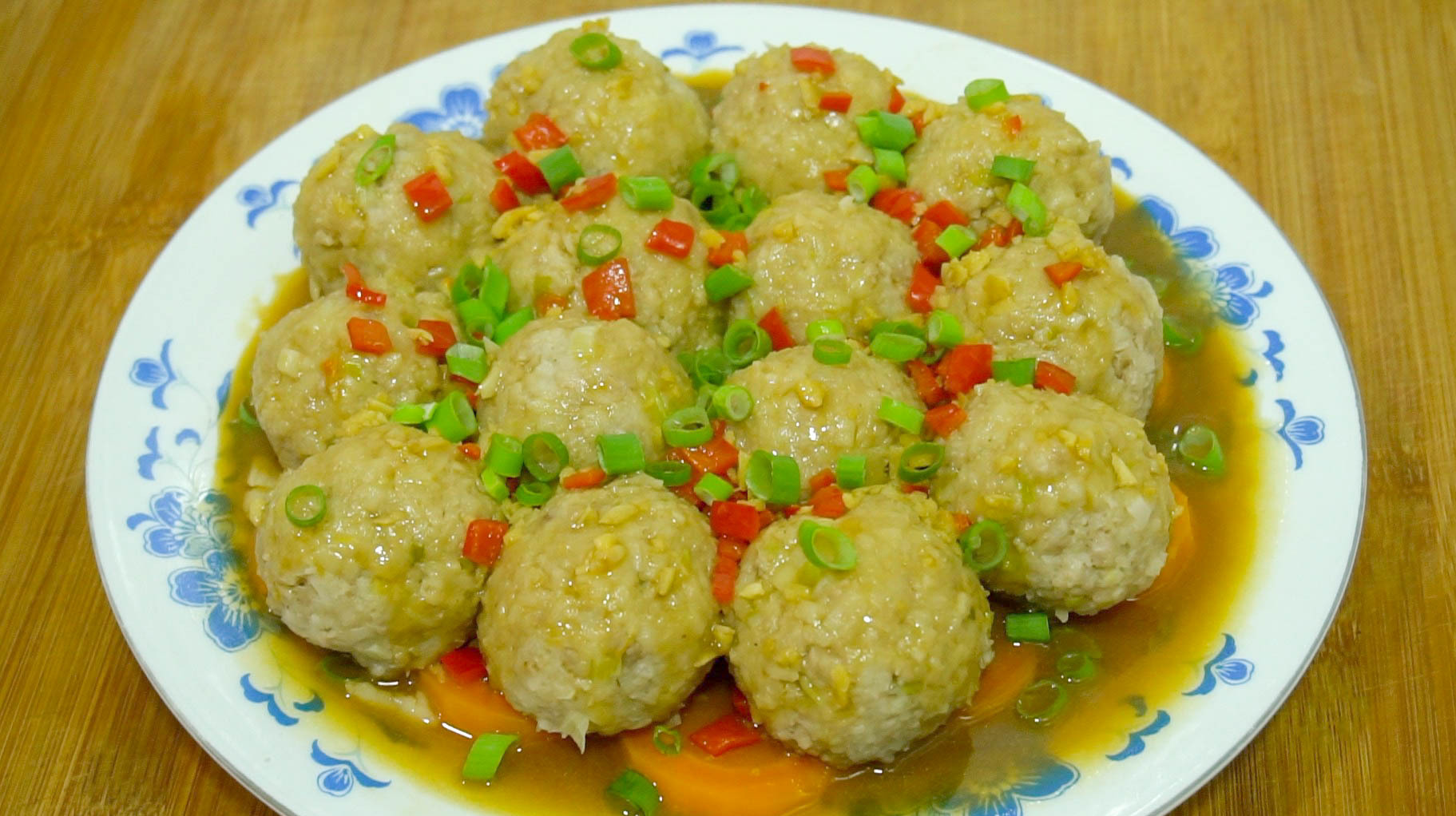 秋天要多吃莲藕,加一根胡萝卜,不用炒不用炖,吃完明天还要做