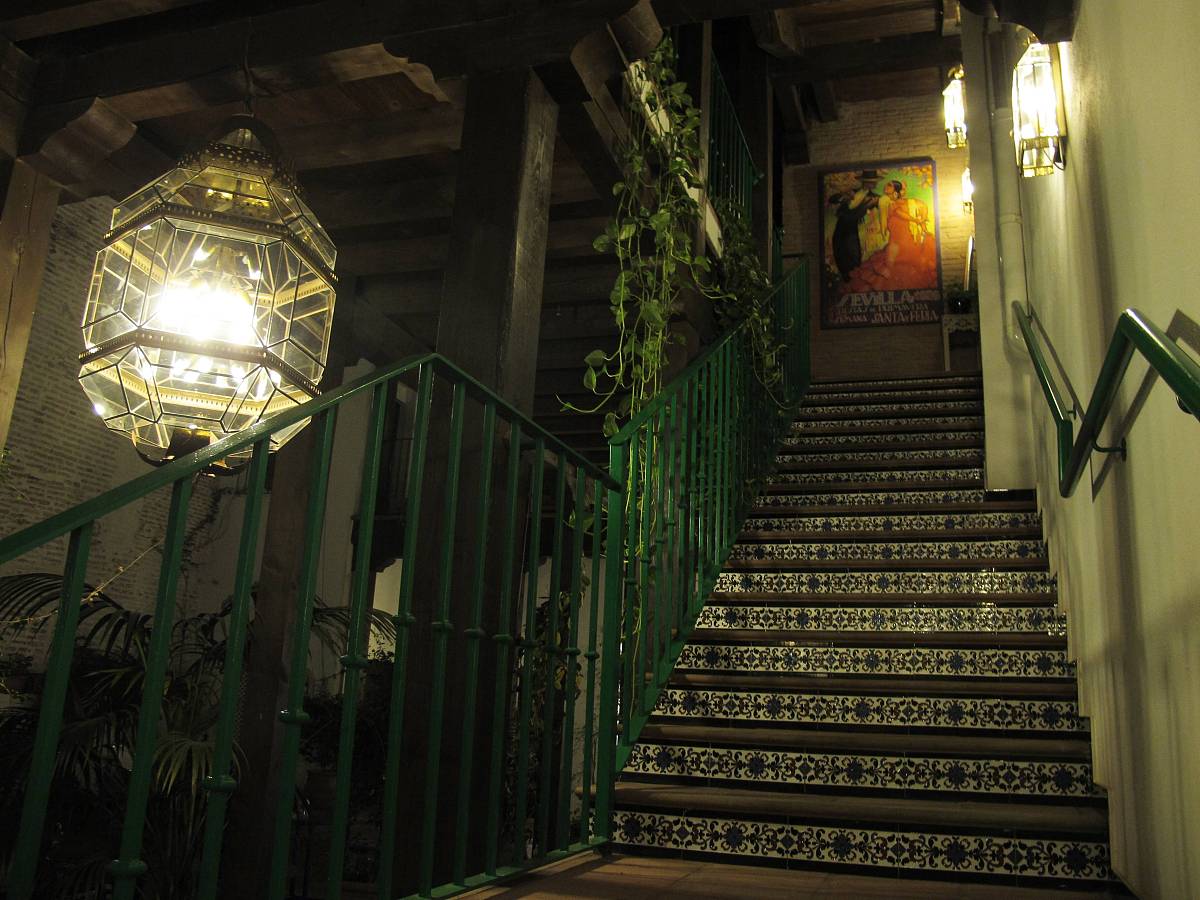 你好您好！有什么可以帮到您呢？你能够为我做一份自助游旅行的策划书吗？