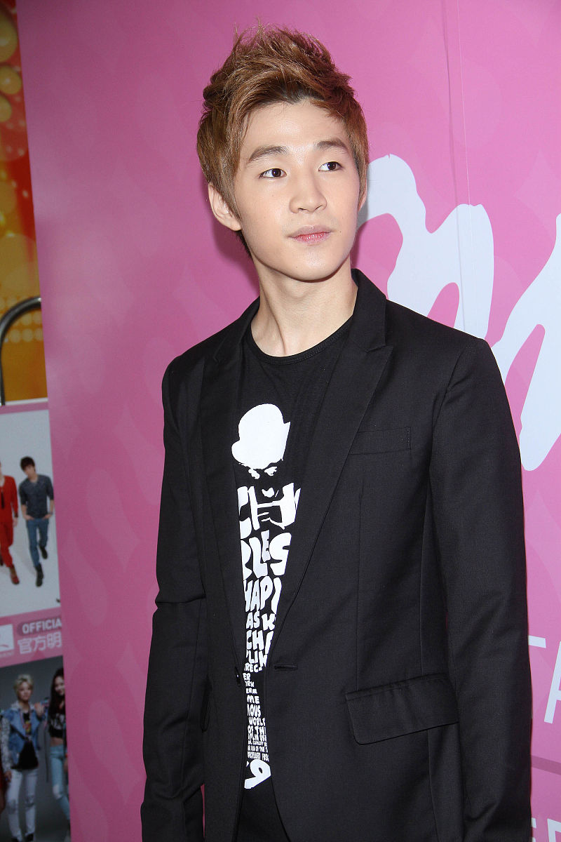 2011年7月8日,台北,"s.m.官方明星商品专门店"开业.super junior-m团