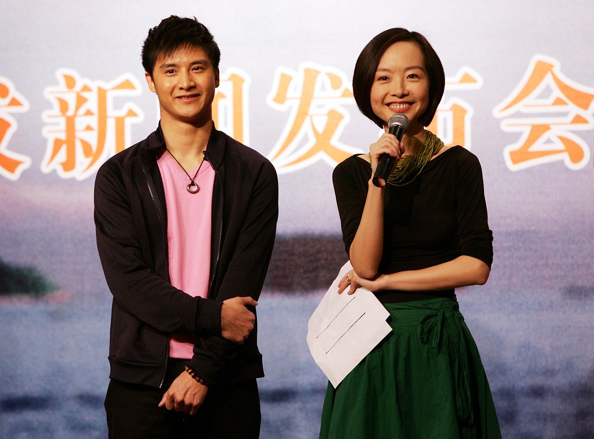 2006年3月16日,北京,奥运跳水冠军田亮推出自传新书《最亮的十米》.陈
