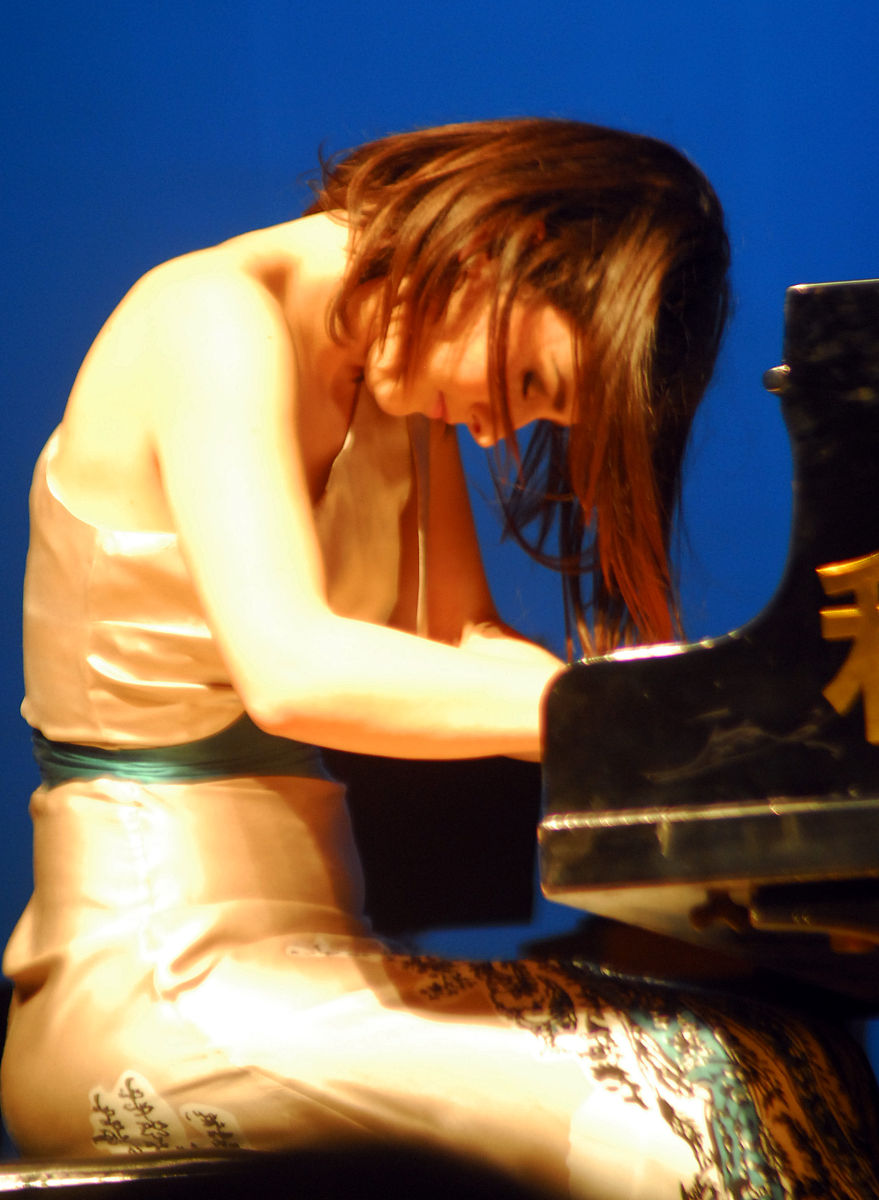 坚持向前 - 中文励志歌曲，唱响永不放弃的信念