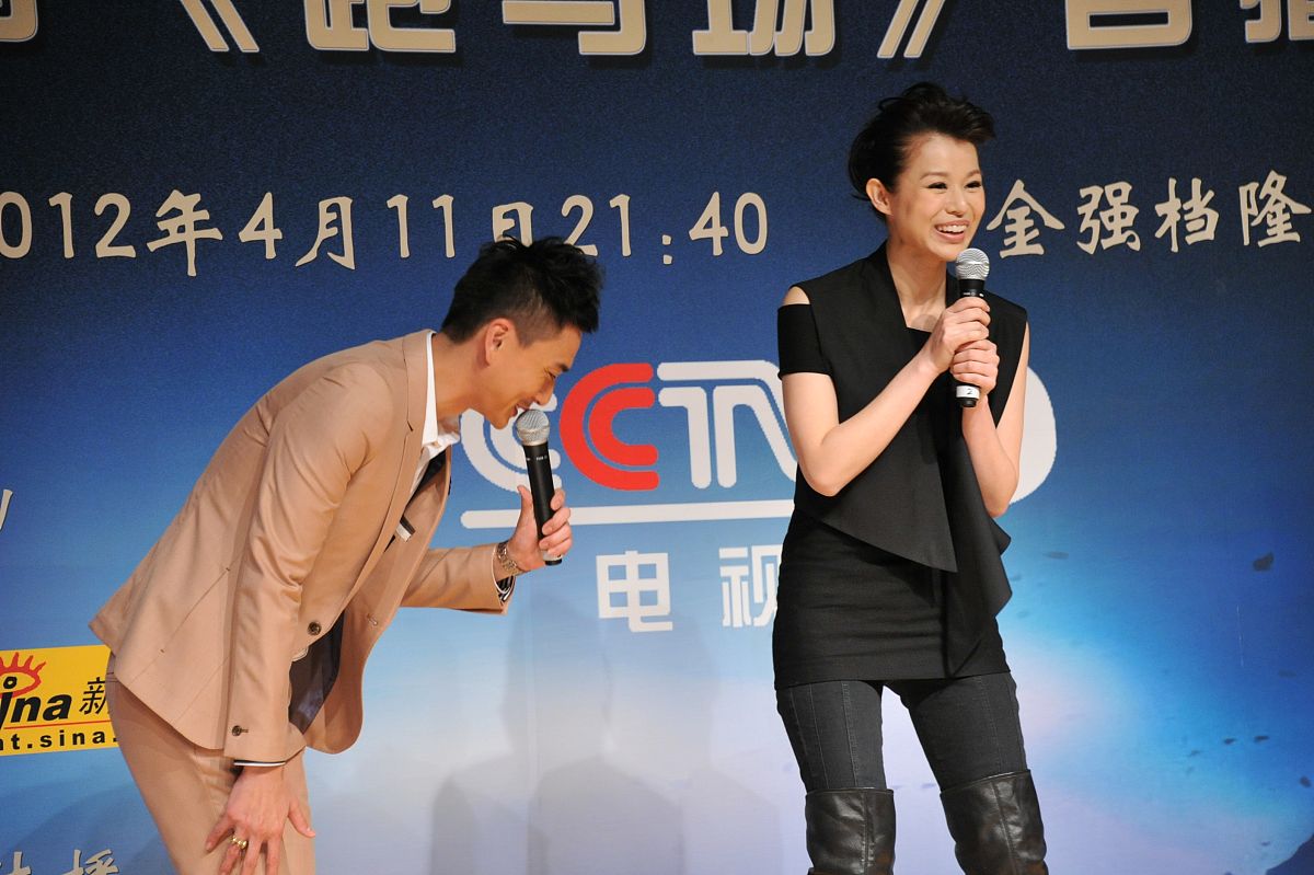 结合具体影片谈一谈中国早期三大电影公司明星、天一、联华的创作异同