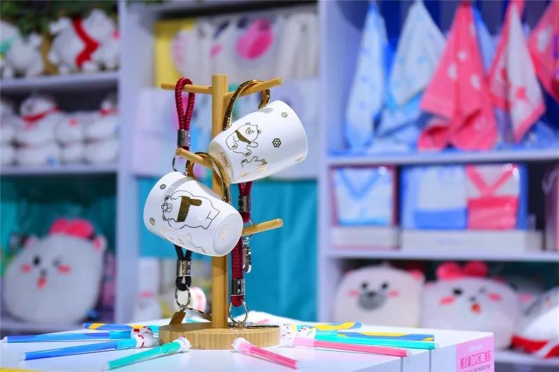 熊小美一家强势登陆AWE2019:美的空调玩转IP营销-家电圈官网