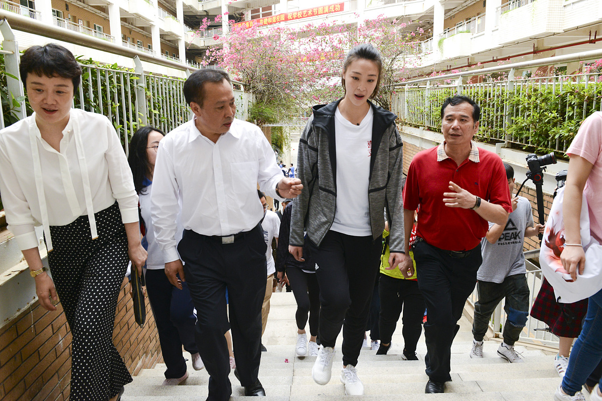 高校组织生活会问题分析与改进建议 | 提升学生参与度和活动质量