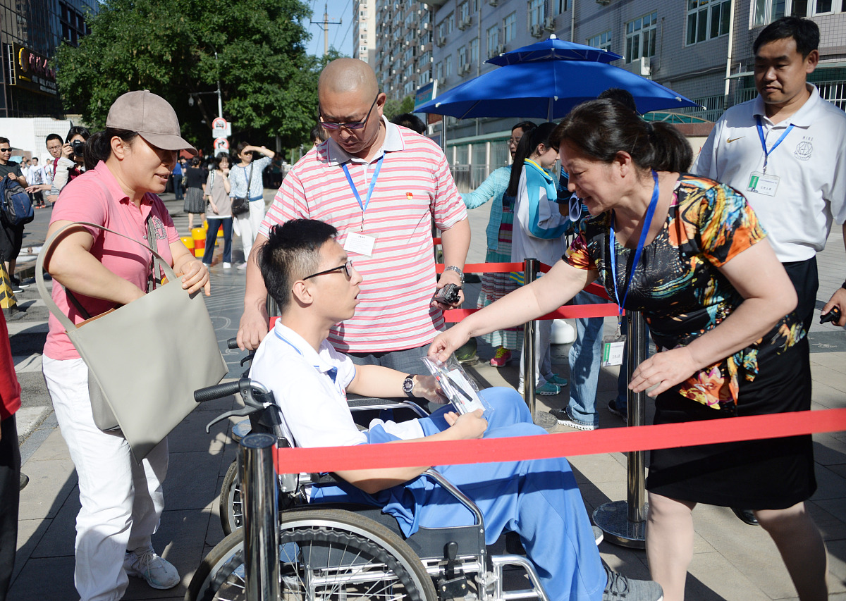 如何表达对方是个身体有缺陷
 中文