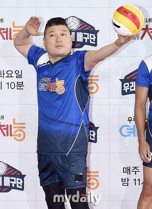 判断题1 体育是通过身体运动的方式进行的它要求人体直接或间接参加活动。对 错 2 要增强自己的体能必须经常的进行体育锻炼。对 错 3 发球时在发出的球触及有效发球区的地面前发球员的球拍脱手而出并碰撞在球网上应判失误。对 错 4 比赛在抢七中第一和第二个球由A发第三第四个球由B发如此循环。对 错 5 双打比赛中接球方的两名运动员可以站在场地的同一侧。对 错 6 日常生活中正确的走路姿势不