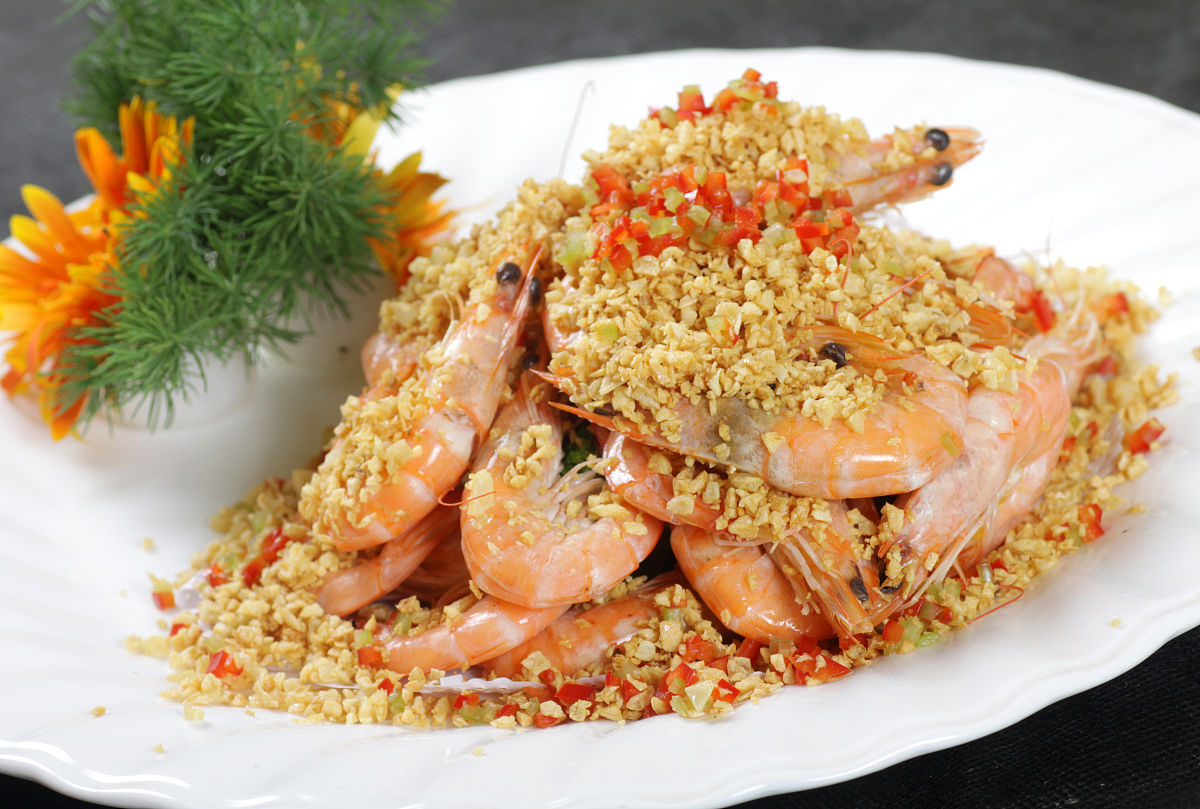 年夜饭必备蒜蓉虾：10元2斤，鲜香入味，寓意红红火火！