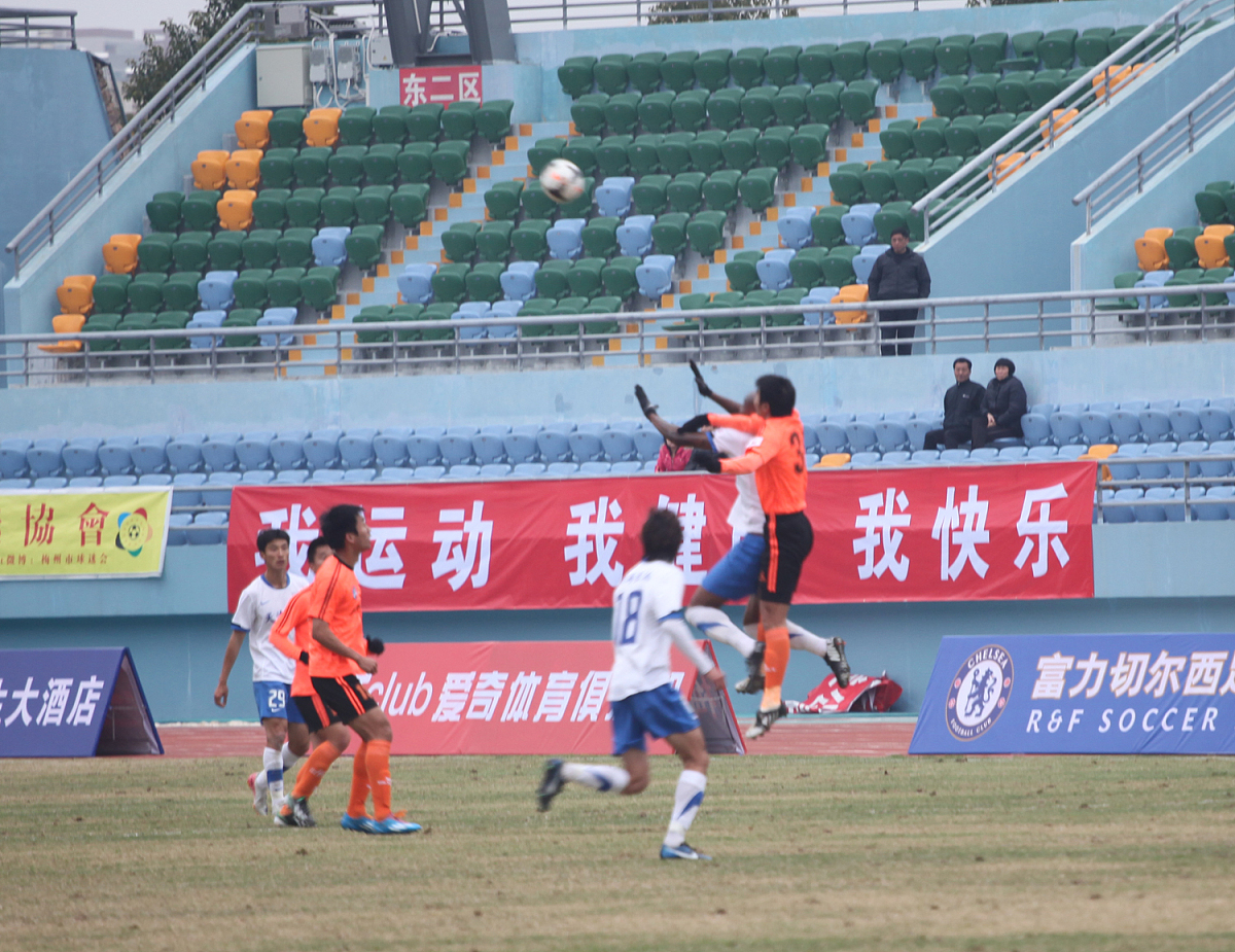 2014年2月12日,广东梅州,2014梅县贺岁杯足球赛,梅州客家vs天津松江.*