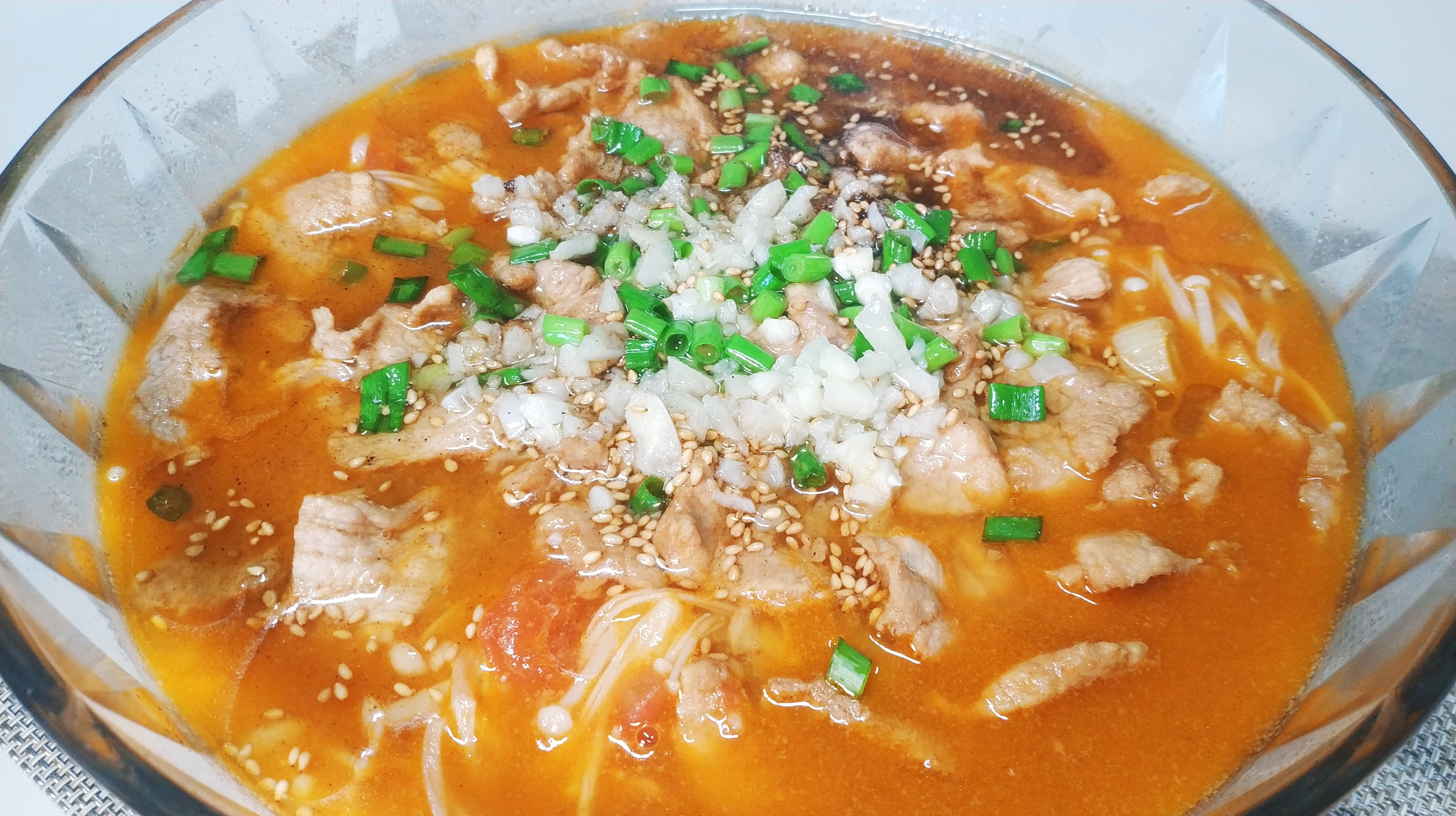 水煮肉片这样做孩子放心吃,味道不辣,口味酸爽,肉片滑嫩解馋