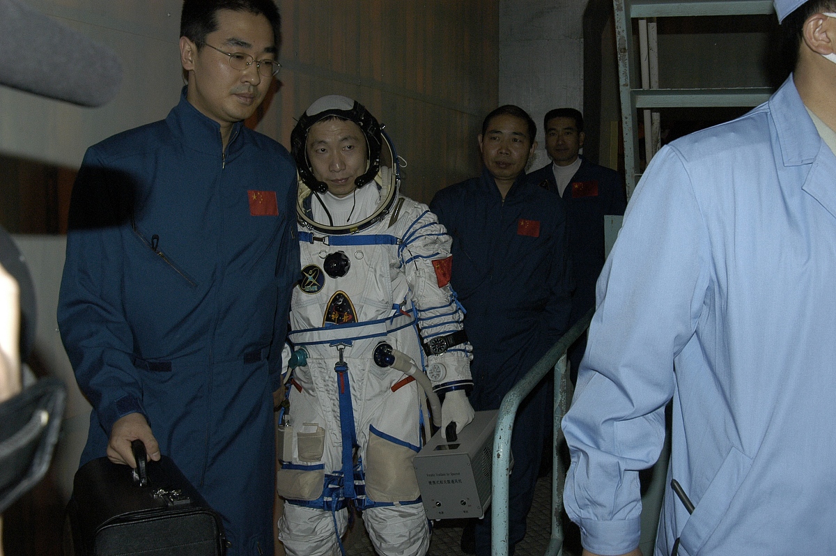 神舟5号发射时间：中国载人航天史上的里程碑