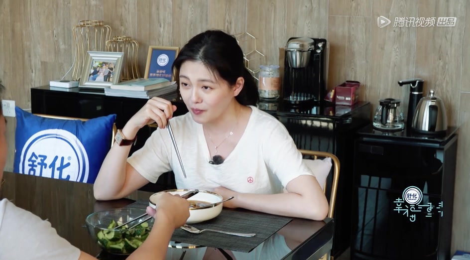看综艺长知识:早餐和中餐叫“brunch”中餐和晚餐叫“slunch”