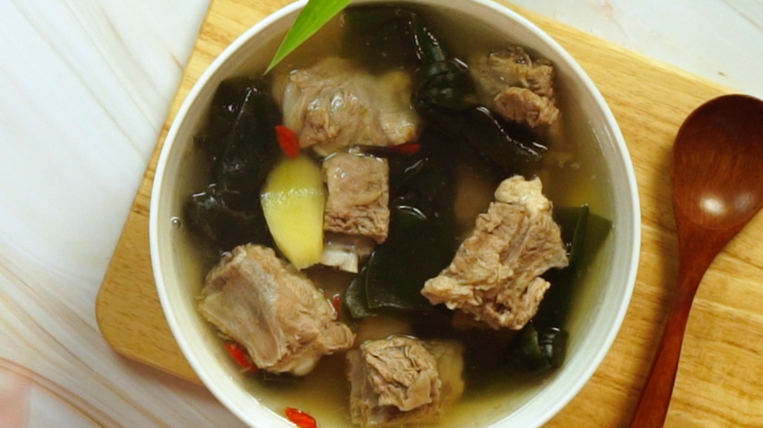 味道超鲜的海带排骨汤,秋冬要多喝汤鲜味美,暖心暖胃的好汤!