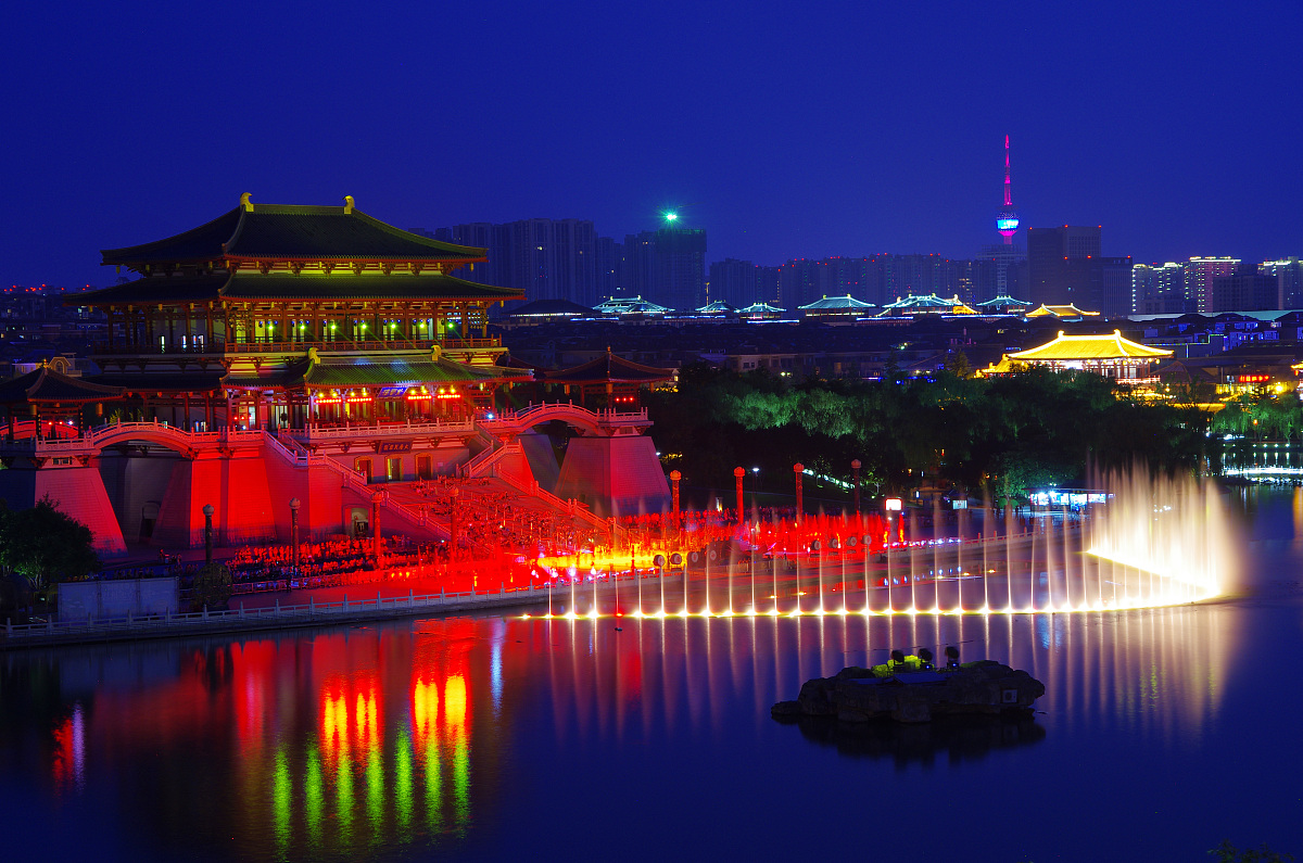 2017年5月30 日,西安市大唐芙蓉园景区夜色.***_***2017年5月30日,正